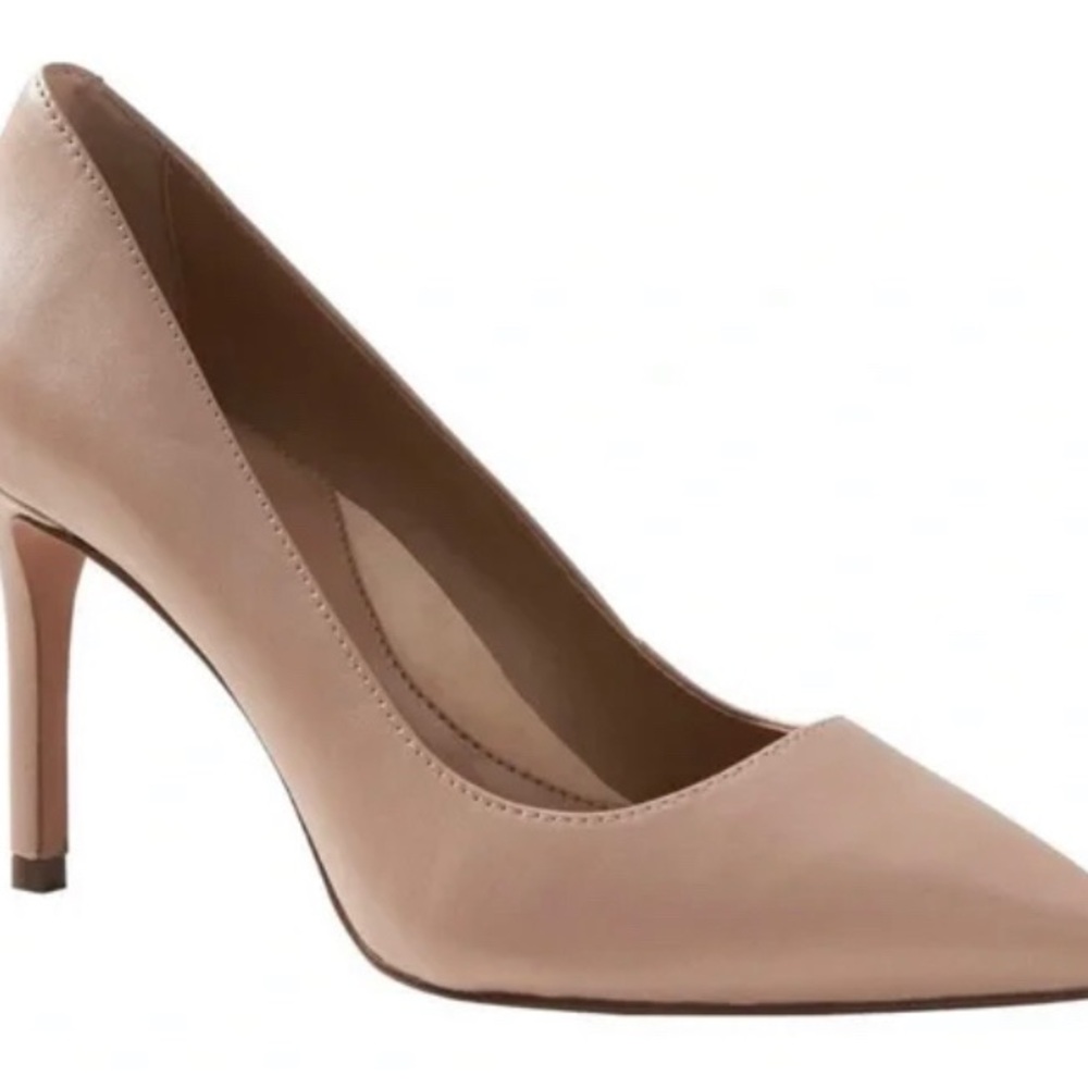 Pristine Banana Republic Madison platform heel. Nude 7.5